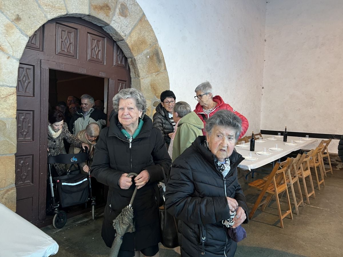 Los mayores protagonizan las primeras horas festivas en Eitza