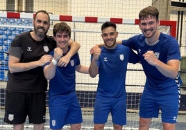Iker Serrano, Xabi Barreto, Ander Torriko y Julen Urruzola durante un entrenamiento con el Eón Alicante preparando el partido de este sábado en Burgos.