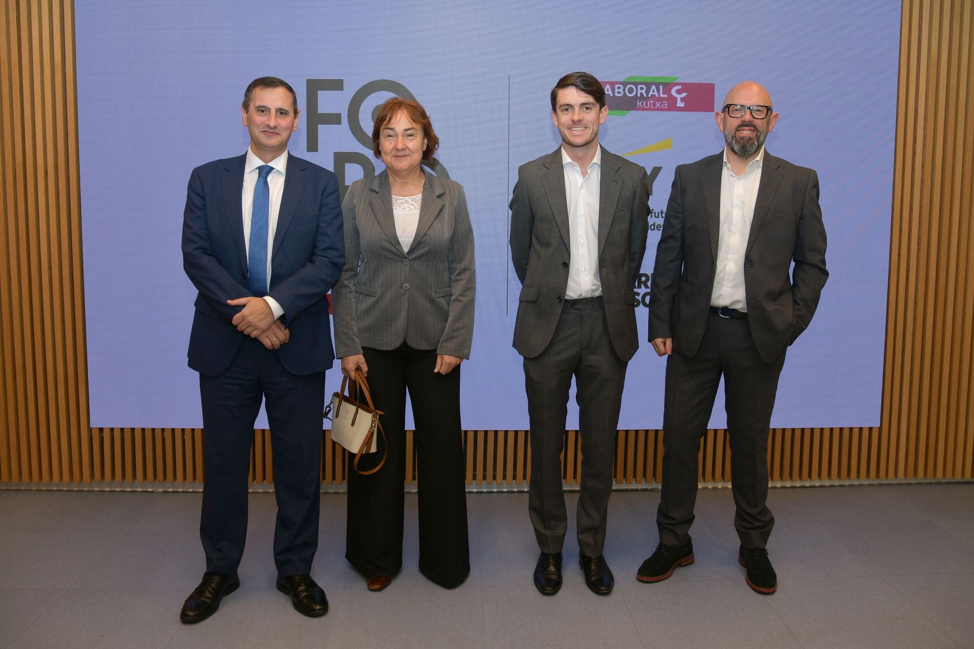 Javier Kortajarena (director comercial Laboral Kutxa), Elena Urbizu (directora gerente Luzaro), Miguel Montes (director comercial de Cometel) y Antxon Oruesagasti (gerente de Memora).