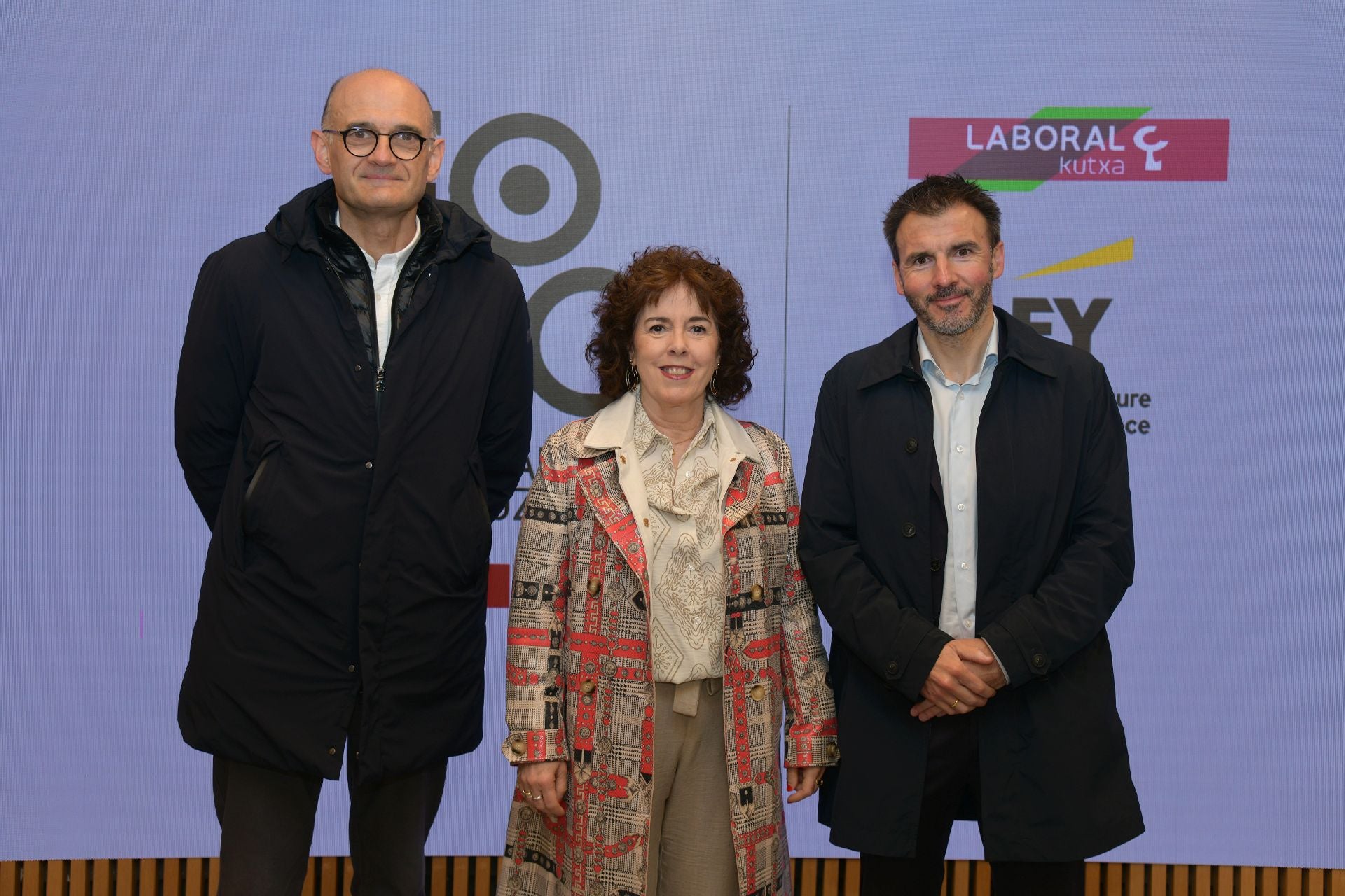 Jon Paul Aizarna (director general de Gestión de medios), Amaia Bernarás (gerente parque tecnológico Miramon) y Jakoba Korta (responsable de operaciones Grupo Moyua).