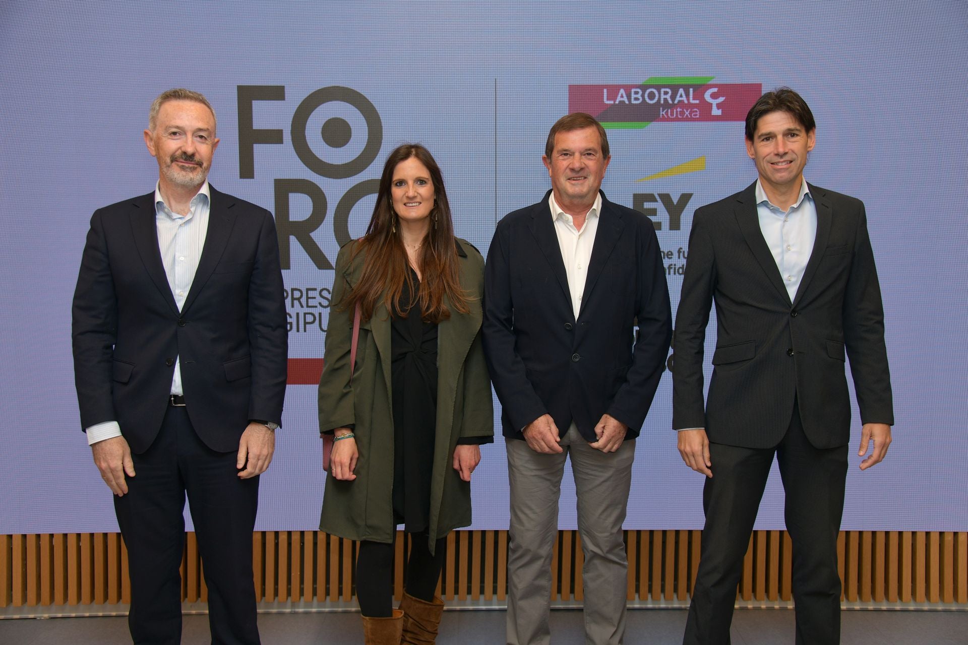 Iker Goikoetxea (director del Kursaal), Sara Abad (gerente de Urkotronik), Carlos Abad (exgerente de Urkotronik) y Mikel Usandizaga (director comercial del Kursaal).