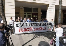 Trabajadores de la Fundación Uliazpi protestan ante la sentencia del TSJPV que anuló la OPE.
