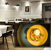 Comedor del restaurante zarauztarra y uno de sus platos.
