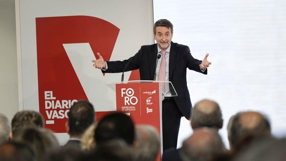 Imaz se dirige a los asistentes ayer al XVIII Foro Empresarial de Gipuzkoa, en la sede de El Diario Vasco.
