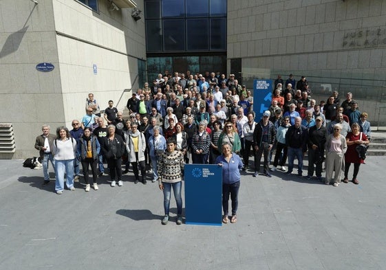 Miembros de la Red de Personas Torturadas de Euskal Herria este sábado en Donostia.