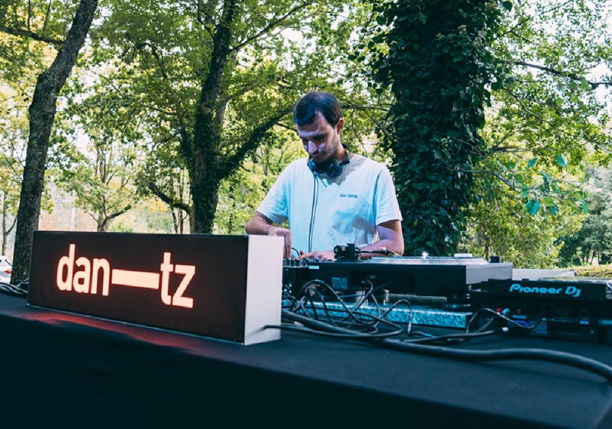 El elgoibartarra Imanol Beristain, DJ Acelga, actuando durante el festival que tuvo lugar en Idotorbe.