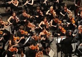 Jóvenes músicos integrantes de la EGO en un concierto.