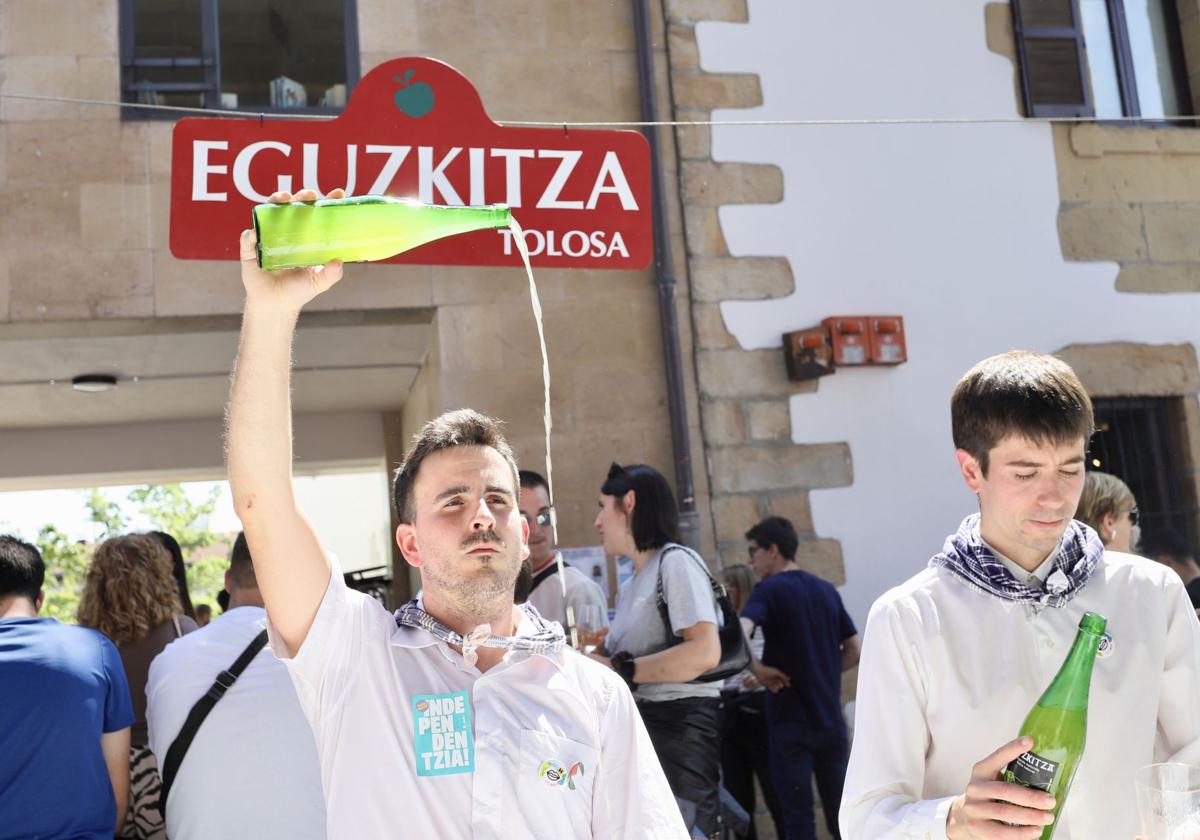 Sagardoa eta udako giro eguzkitsua, ezkontza perfektua