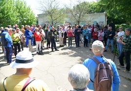 Ulia cuenta desde este sábado con un parque denominado Josetxo Mayor. No busquen la placa en el monte porque al Ayuntamiento no le dio tiempo a tenerla preparada. Acudieron al acto de inauguración de la plaza en memoria de este donostiarra que dedicó parte de su vida a recuperar caminos que se habían perdido familiares y miembros del Club Vasco de Camping, que aprovechó el día para celebrar su 75 aniversario con varios actos.