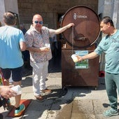 Degustación de sidra salida de una pequeña kupela.