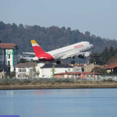 Iberia devolverá a dos donostiarras los 775 euros que pagaron por un taxi a Madrid tras un vuelo cancelado