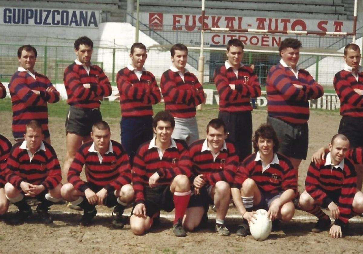 Orereta Rugby Taldea antes de un partido en el estadio de Atotxa.