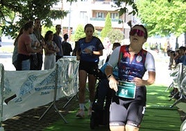 Ume, federatu, herrikoi edo egokituena, duatloiaren festa bihurtu da Azkoitia asteburuan