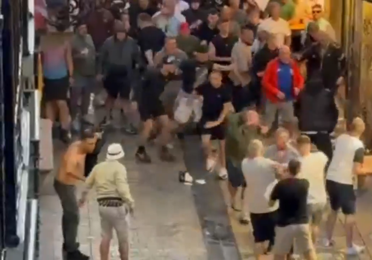 Aficionados ingleses provocan altercados violentos en la Parte Vieja donostiarra