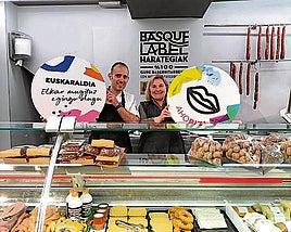 Ordizian merkatarien elkarteak kanpaina berria abiatu du Euskaraldiarekin bat eginez