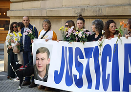 Concentración durante el juicio por la muerte de Santi Coca en la que se reclamaba justicia por el homicidio.