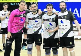 Ostolaza y Beristain, junto a Ortiz  e Iruretagoyena en el centro.