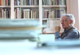 Ángel Martín, en su despacho de la calle Prim.
