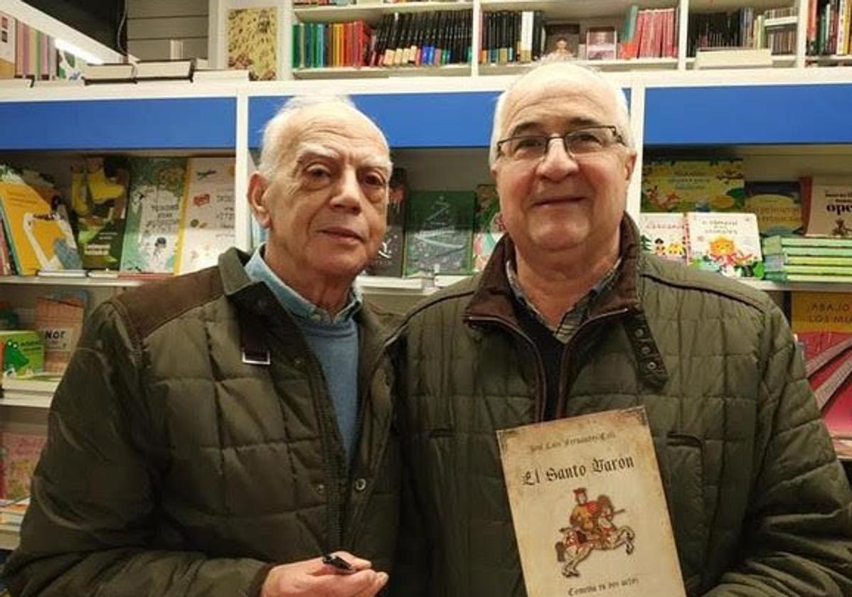 José Luis Fernández Coll (izquieda), en la presentación de su obra 'El Santo Varón' junto a su amigo amigo Gabi Grijalba.