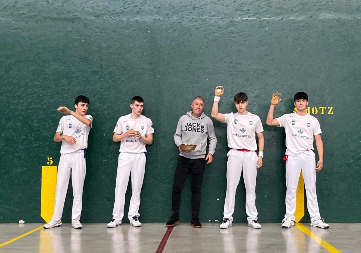 Unax Madina y Oier Landa consiguieron un importante 22-0 en el partido de categoría juvenil.