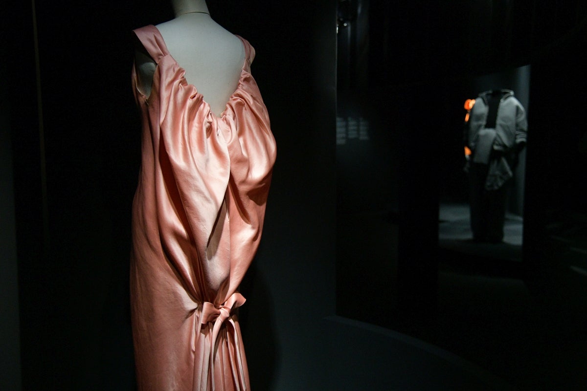 Exposición &#039;La sutileza de un diálogo&#039; en Balenciaga