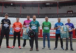 Larunbatean parte hartuko duten hainbat kirolari aukezpenean izan ziren asteazkenean, Azpeitiko zezen plazan.