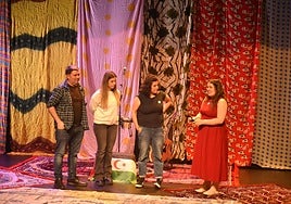 Unai Sorarrain, Leyre Carrasco, Alazne Ruiz y Goiuri Eceiza, tras la presentación del documental del 25 aniversario de Tolosaldea Sahararekin.