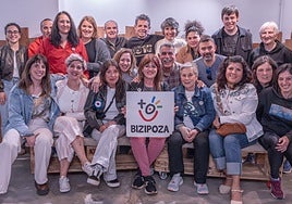 Milakultura Eguna prestatu duten eragileetako kideak, Ttakunenean egindako azken bileran.