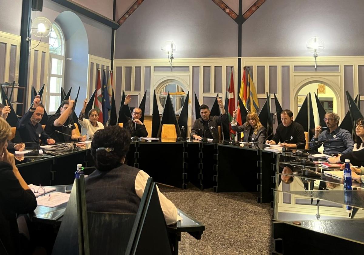 Choque en el Pleno de Zumarraga ante la petición de que el autobús a Donostia salga de Legazpi