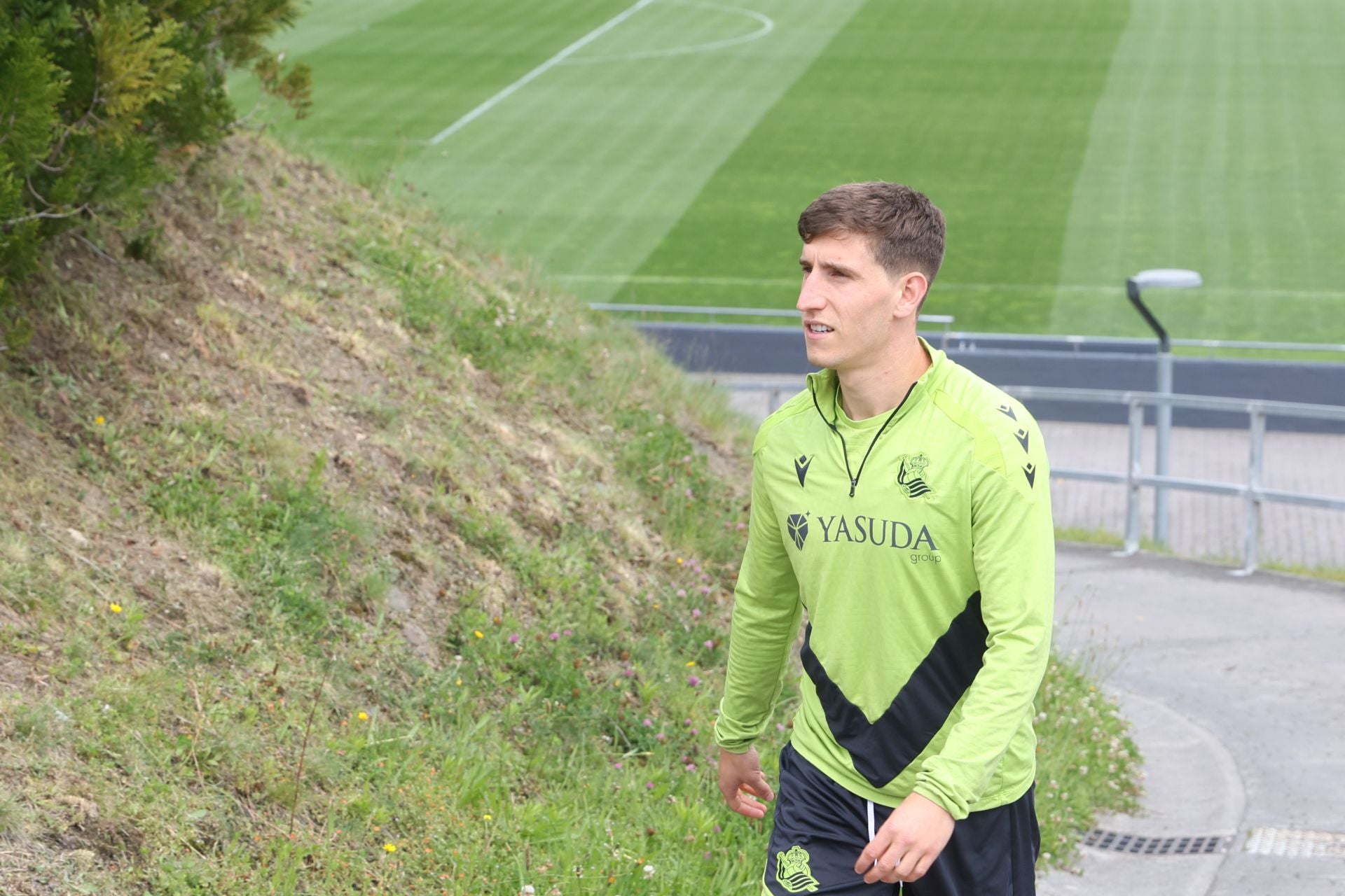 Imanol se lleva las collejas en su último entrenamiento al frente de la Real