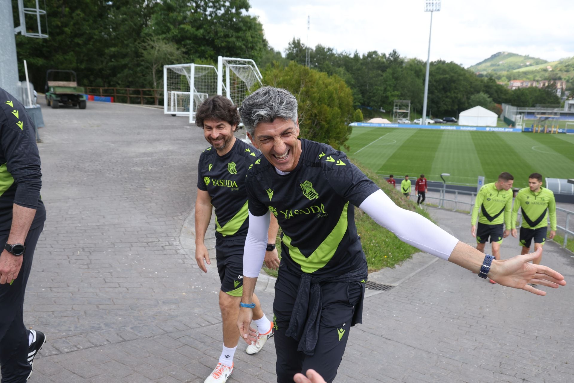 Imanol se lleva las collejas en su último entrenamiento al frente de la Real