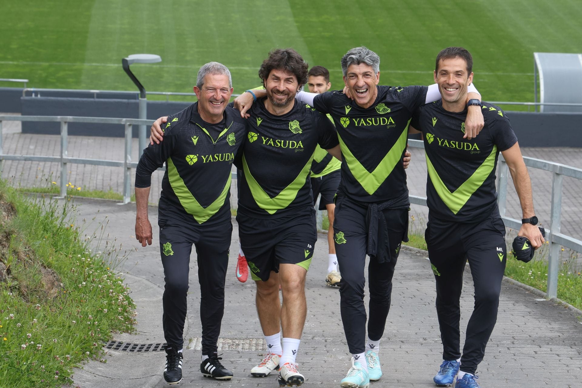 Imanol se lleva las collejas en su último entrenamiento al frente de la Real