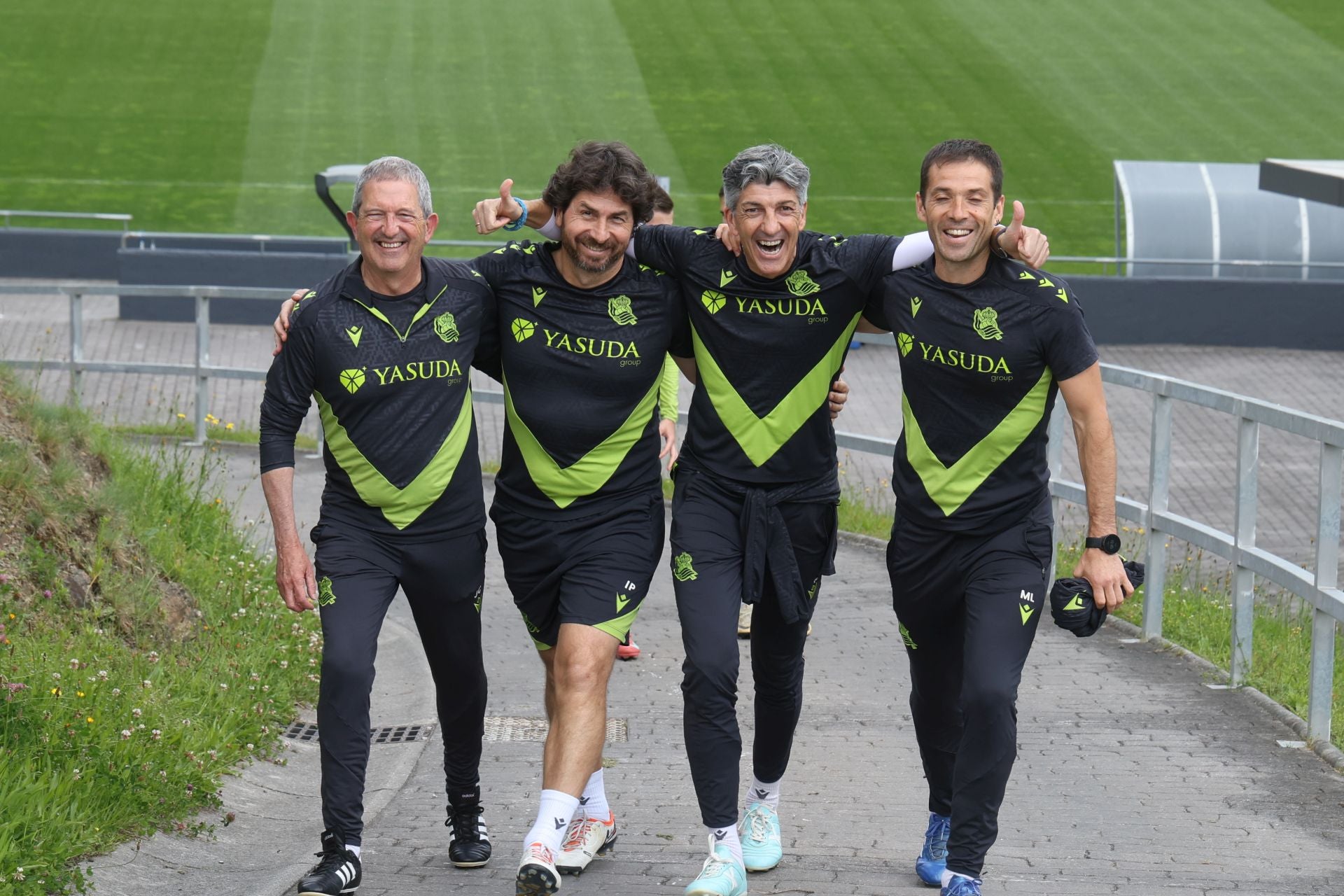 Imanol se lleva las collejas en su último entrenamiento al frente de la Real