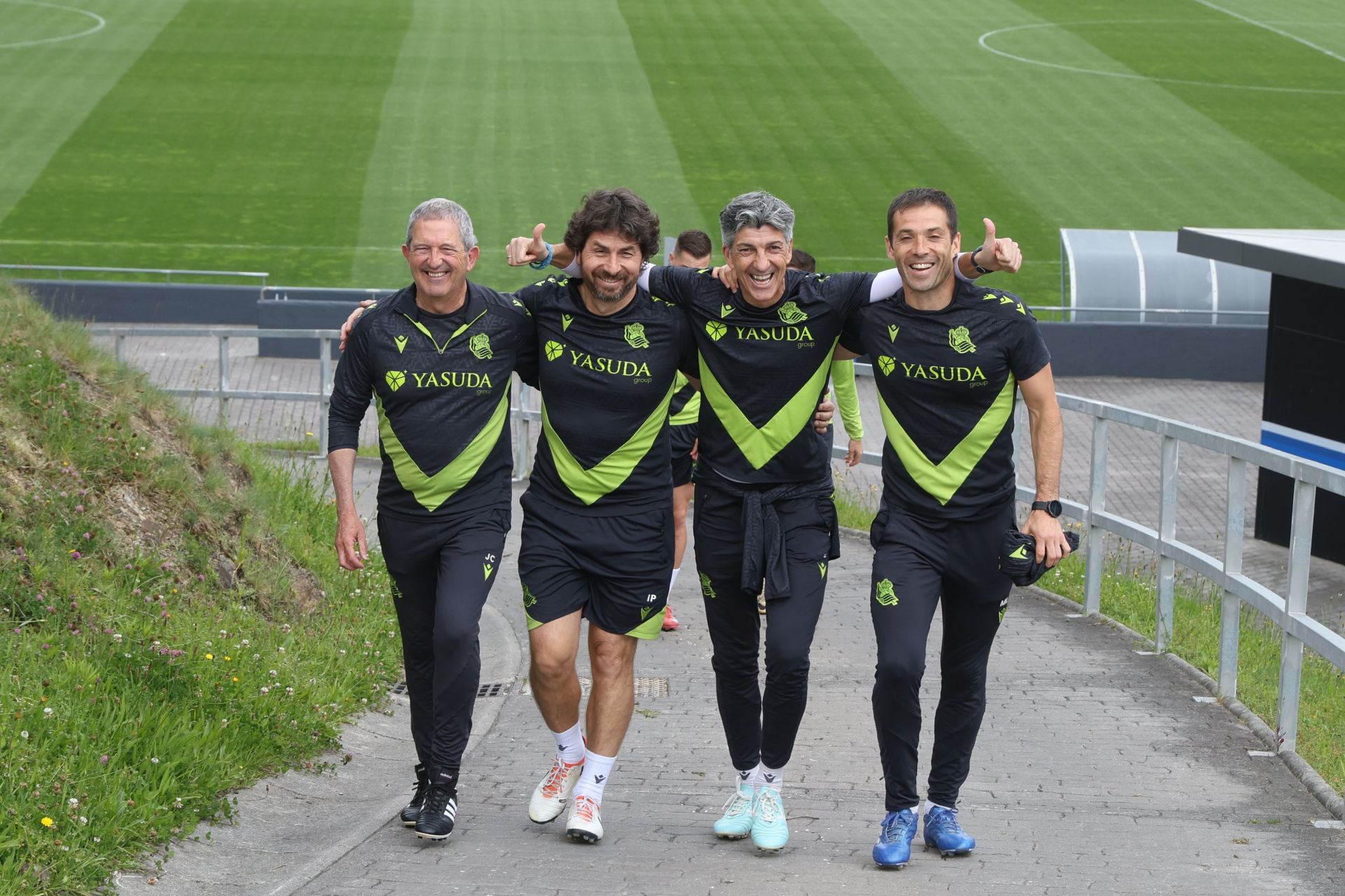Imanol se lleva las collejas en su último entrenamiento al frente de la Real