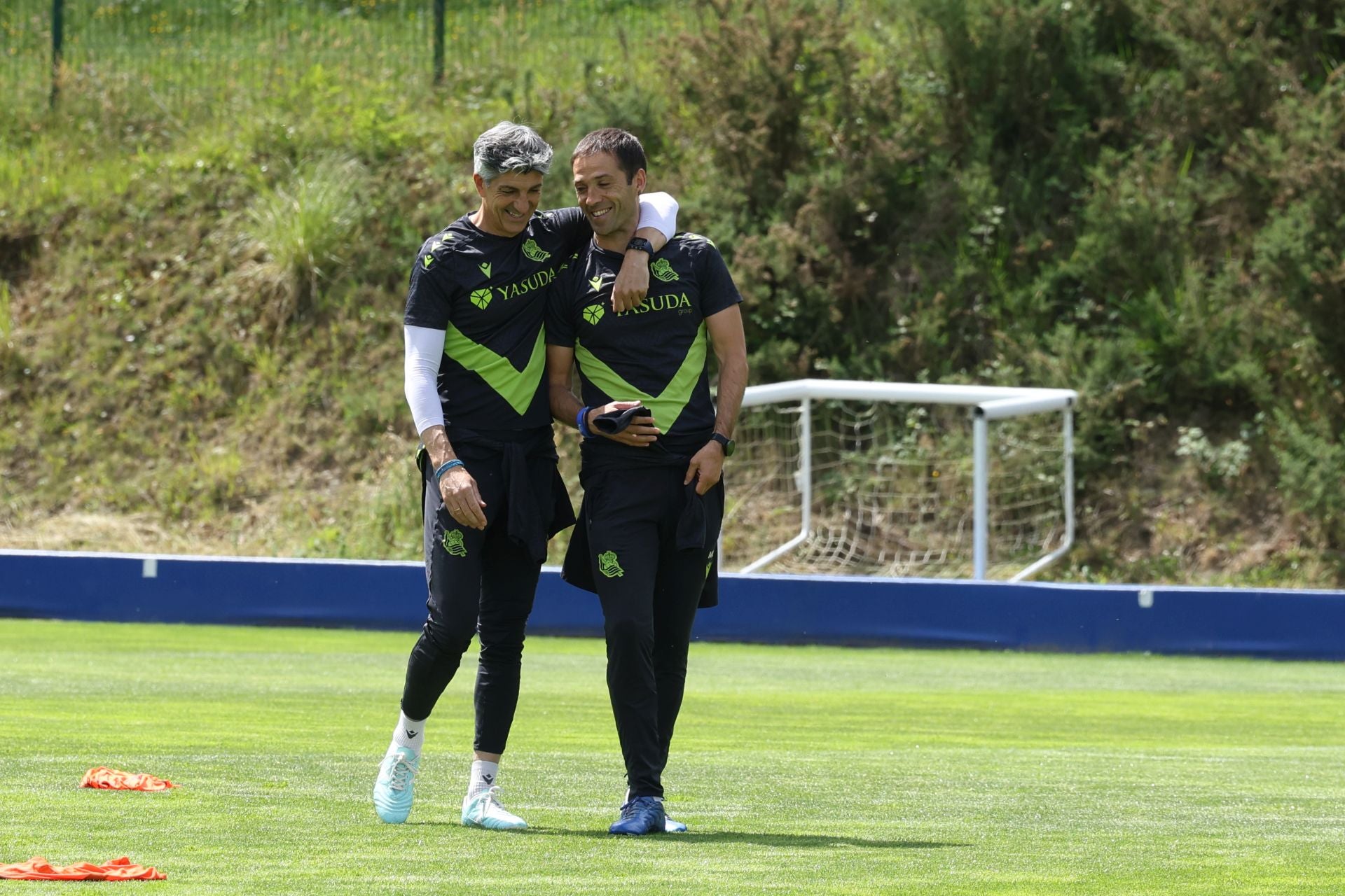 Imanol se lleva las collejas en su último entrenamiento al frente de la Real