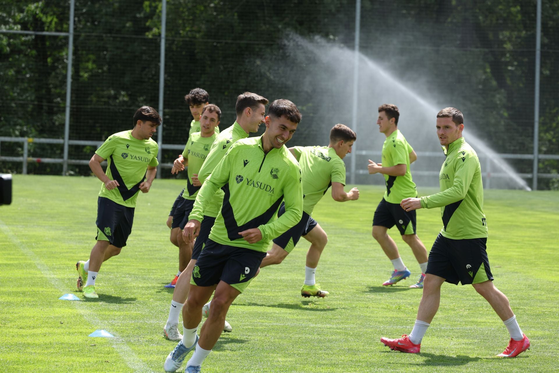 Imanol se lleva las collejas en su último entrenamiento al frente de la Real