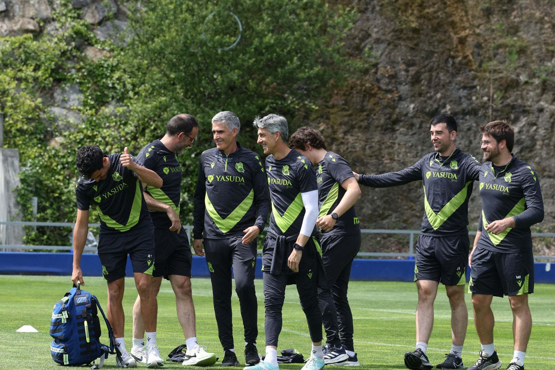 Imanol se lleva las collejas en su último entrenamiento al frente de la Real