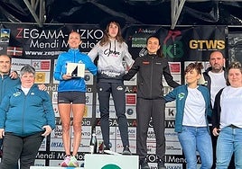 Naiara Irigoien, en lo más alto del podio tras su victoria.