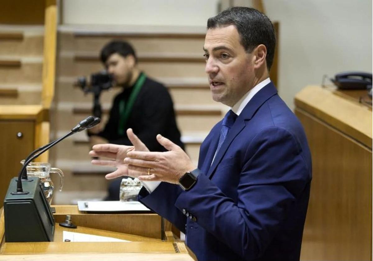 Pradales acalla la polémica: «En Euskadi necesitamos autóctonos y migrantes con todo tipo de perfiles y cualificación»