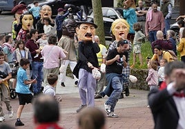 Los nuevos cabezudos se estrenan en la plazoleta del Juncal