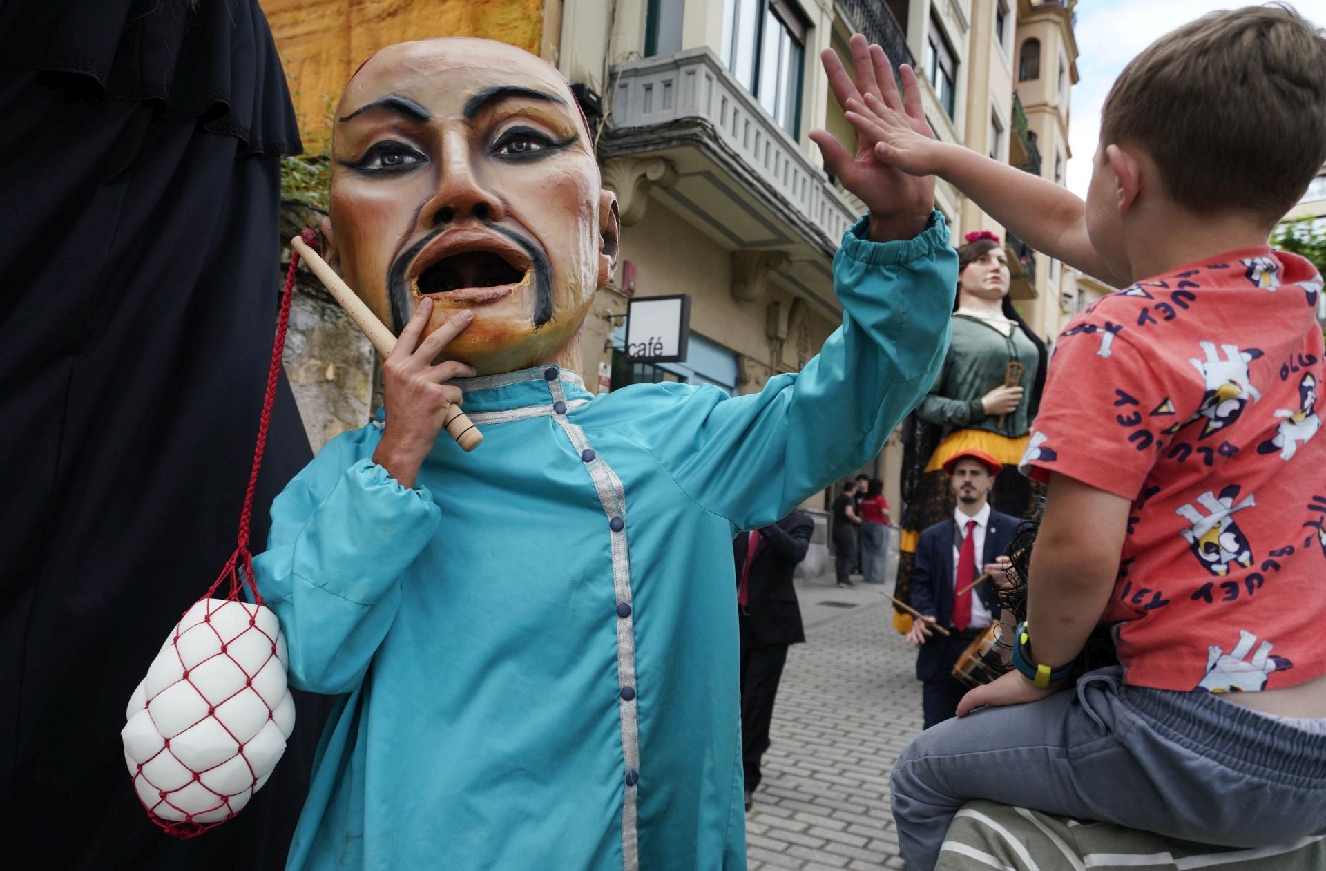 Los nuevos cabezudos se estrenan en la plazoleta del Juncal