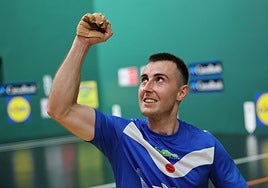 Joanes Bakaikoa celebra su victoria.