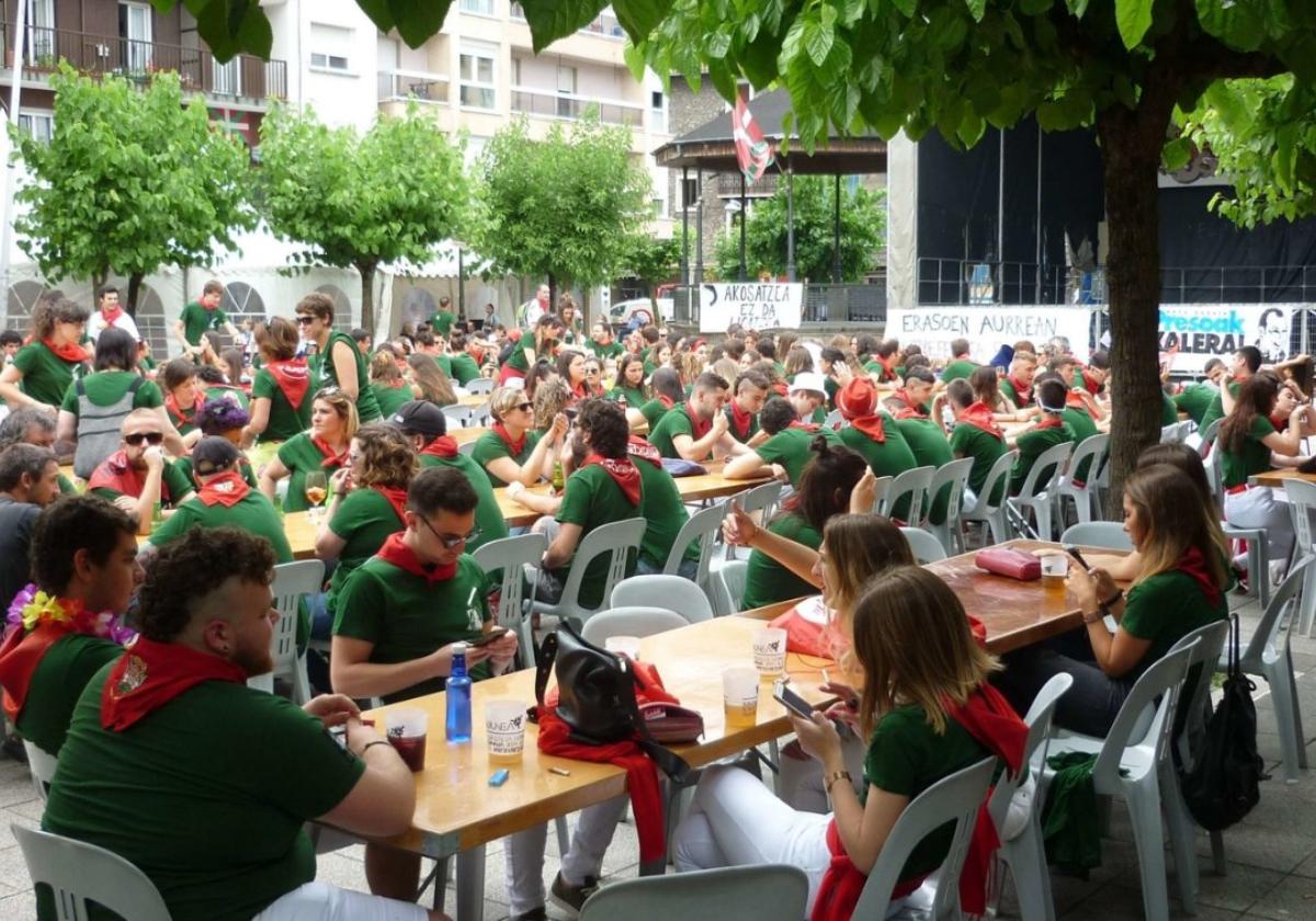 Los jóvenes disfrutarán de sus canciones favoritas durante las fiestas patronales de los distintos distritos.