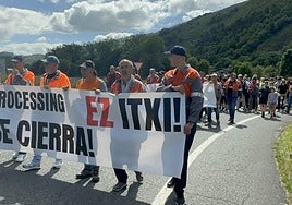 Los trabajadores salieron de la factoría de Legasa y fueron en manifestación hasta Doneztebe.