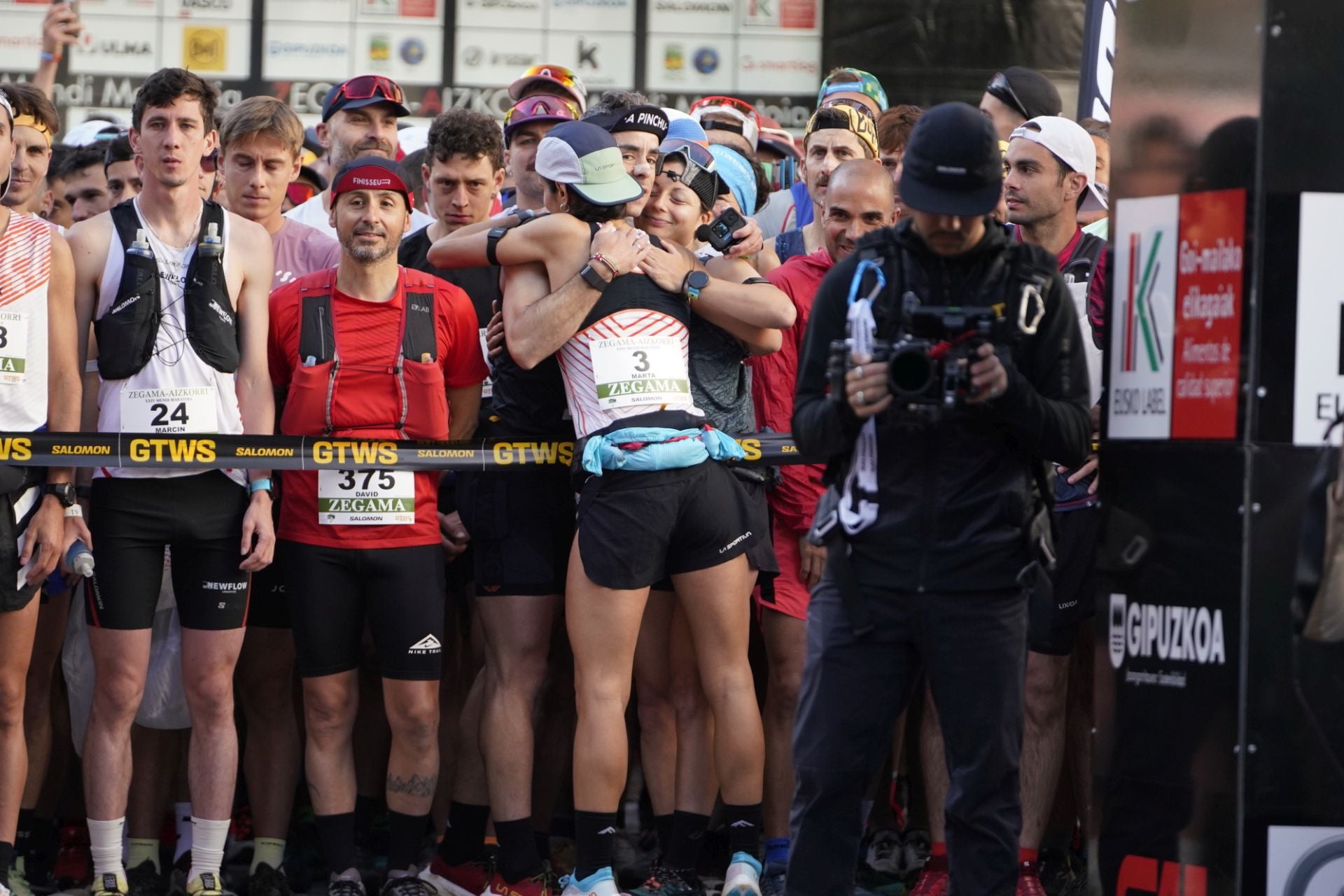 Multitudinaria salida de la Zegama-Aizkorri