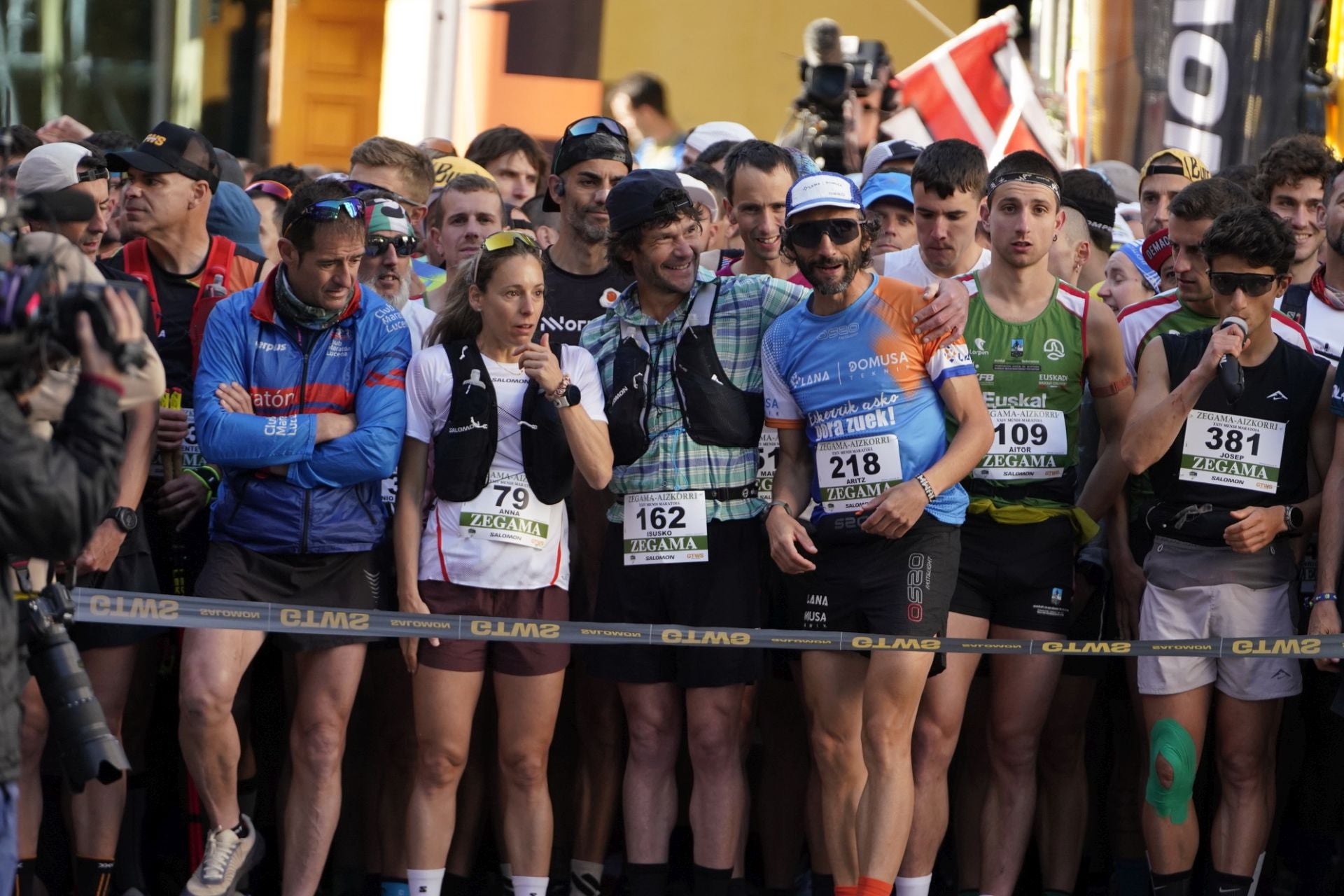 Multitudinaria salida de la Zegama-Aizkorri