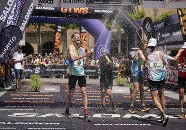 La emocionante llegada a la meta de los corredores de la Zegama-Aizkorri
