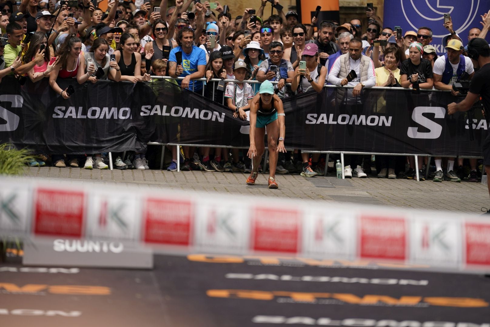 La emocionante llegada a la meta de los corredores de la Zegama-Aizkorri