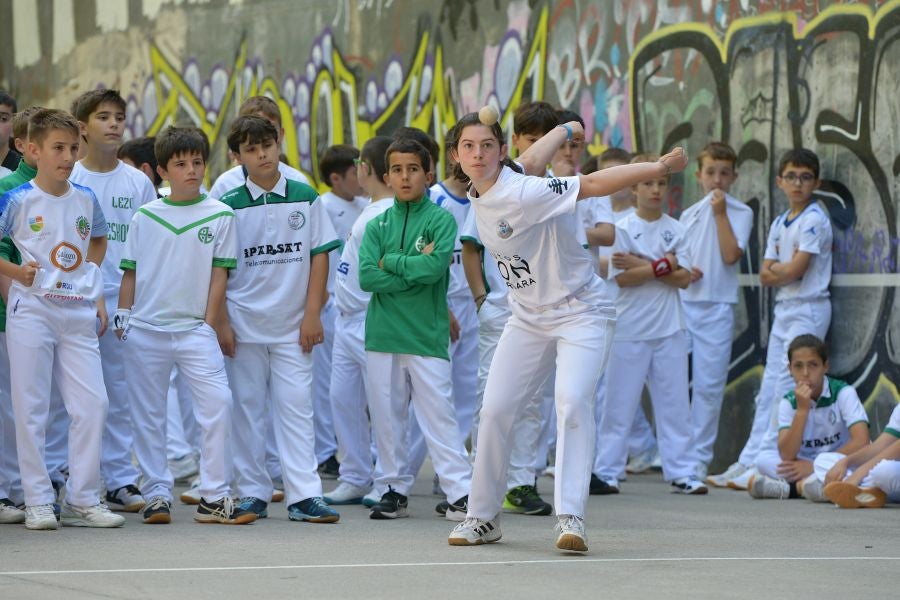 Harrobia eta festa, lagunartean