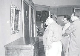 Una delegación rusa en el Festival y Dino Restivo, observando la pinacoteca de San Telmo.